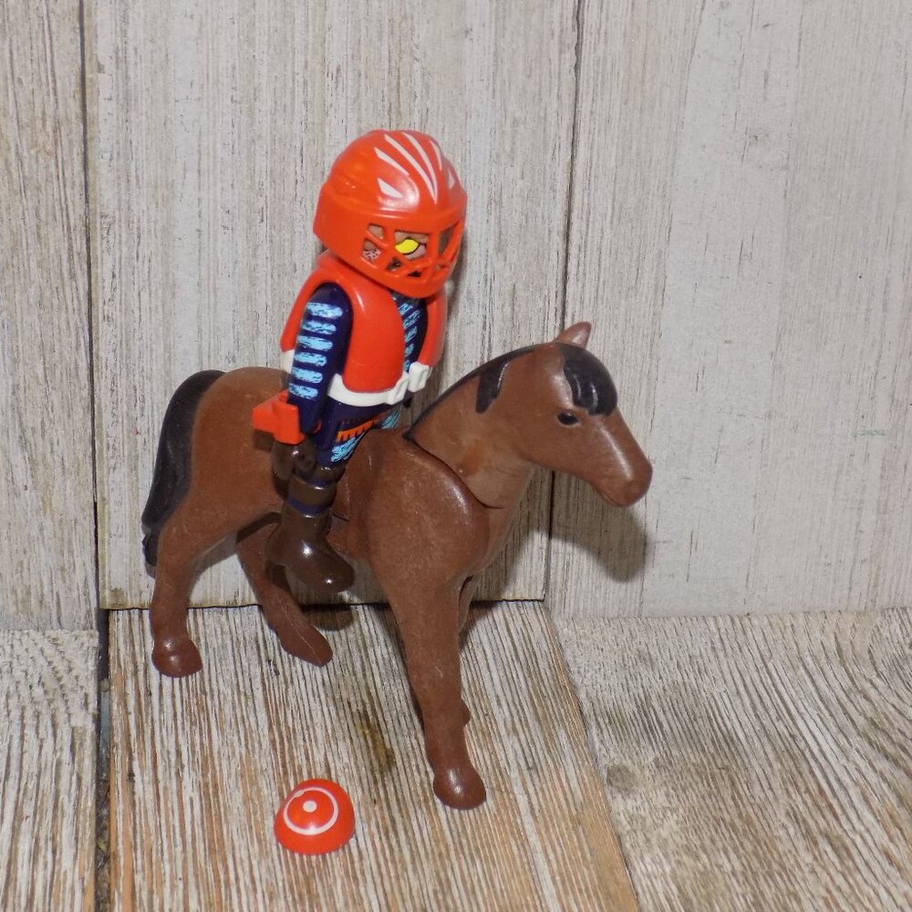 PLAYMOBILE GUY AND HORSE TOYCAKE TOPPER *